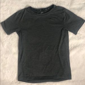 dark grey Nike dri–fit t–shirt